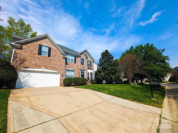 3rd image of 216 Tyndale Ct