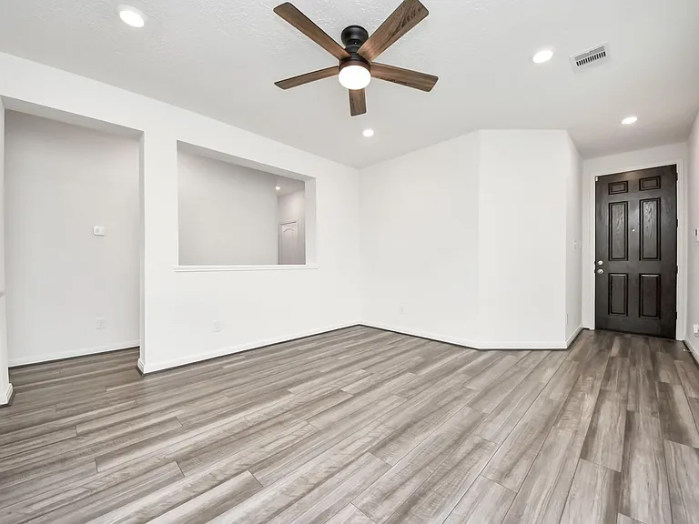 22830 Brisbee Ln — Photo 5