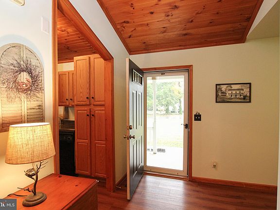 2nd image of 18010 Hickory Ln