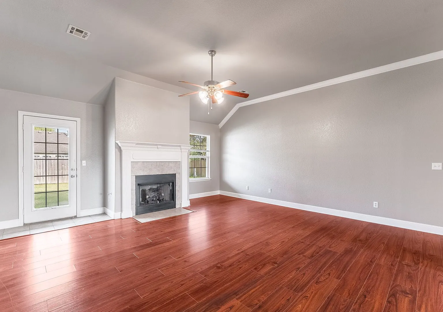 Charming 3-Bedroom Home with Backyard & Garage — Photo 4