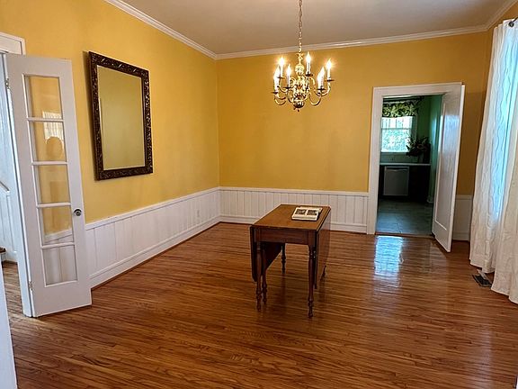 4th image of 62 E Broadway St