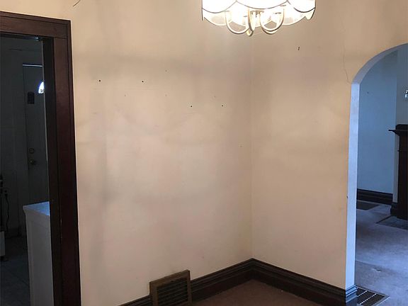 5th image of 634 Arlington Ave #3