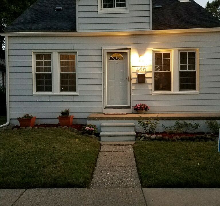 1st image of 530 E Oakridge St