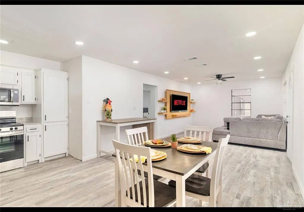 3 bed, 2.0 bath, 1750 sqft, $4,500 — Photo 4