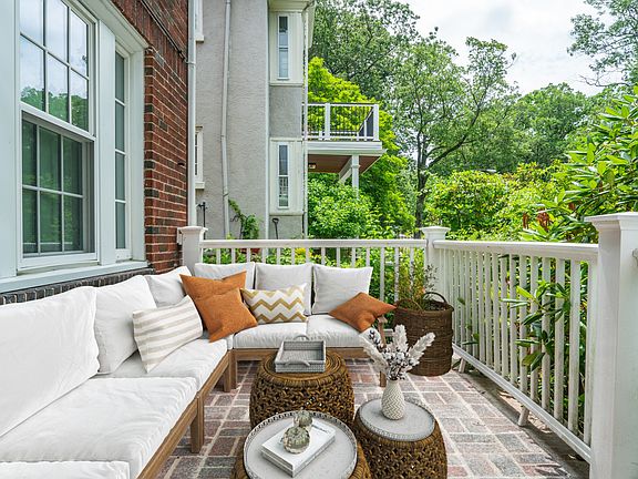 Private Front Porch (Virtually Staged)