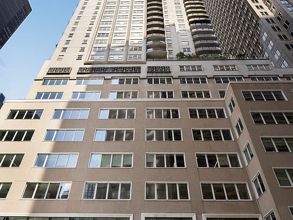 3rd image of 159 W 53rd St APT 18C