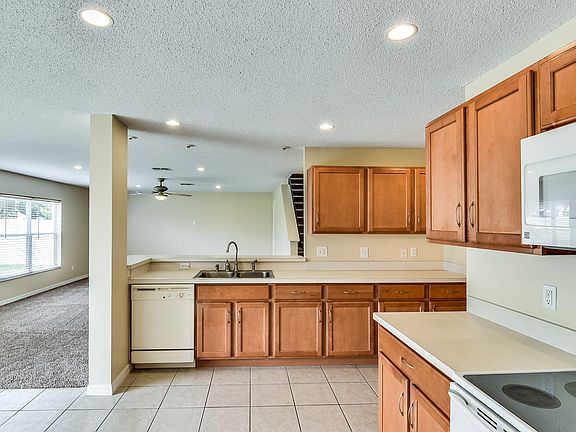 2nd image of 3202 Amberley Park Cir