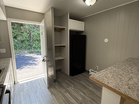 2nd image of 401 Smith St APT A4