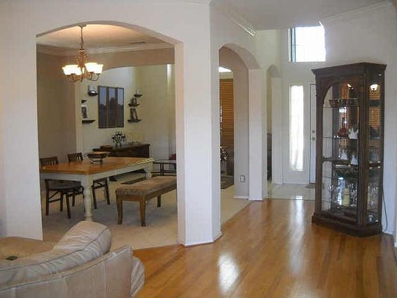 5th image of 525 Newport Dr
