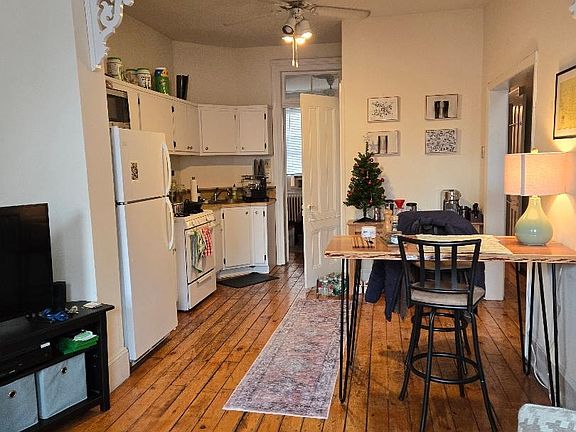 2nd image of 908 Willow Ave #4