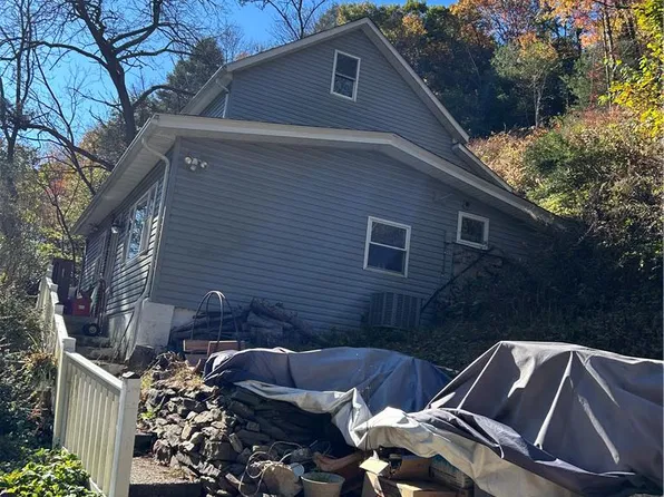 326 E Fireline Rd, Parryville, PA 18244