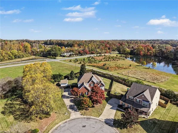 202 Club Sq, Whitsett, NC 27377
