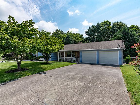 2nd image of 10940 Twin Harbour Dr