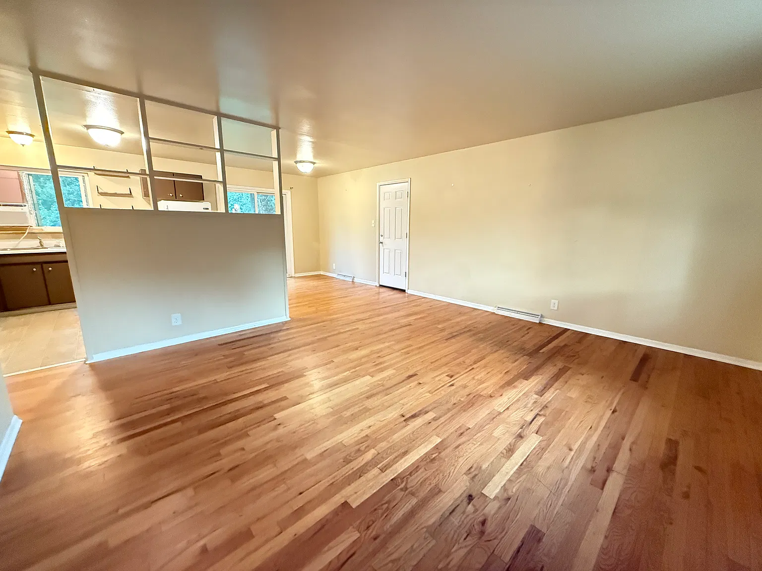 3 bed, 1040 sqft, $3,600 — Photo 4