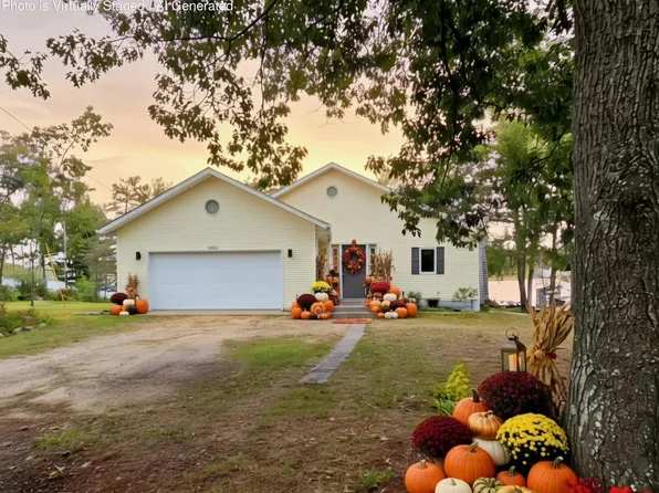 5395 Beachview Dr, Gaylord, MI 49735