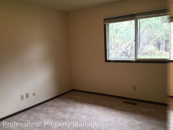 5th image of 1452 Lincoln Hills Dr APT B