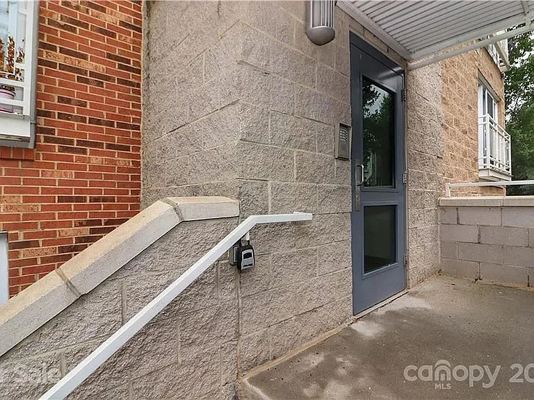 547 Donatello Ave — Photo 13