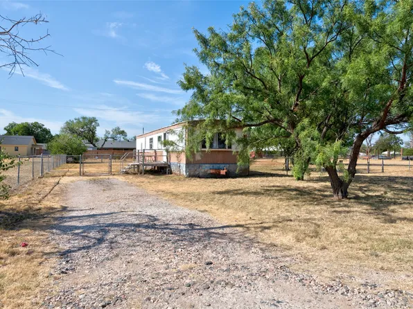 146 South St, Tye, TX 79563