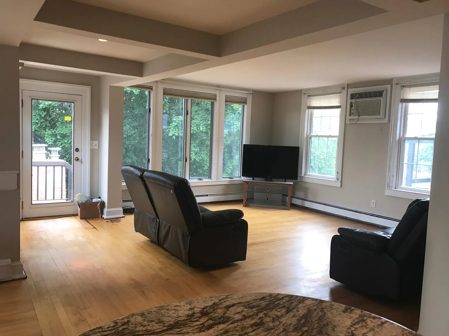 7 bed, 3000 sqft, $5,000 — Photo 4