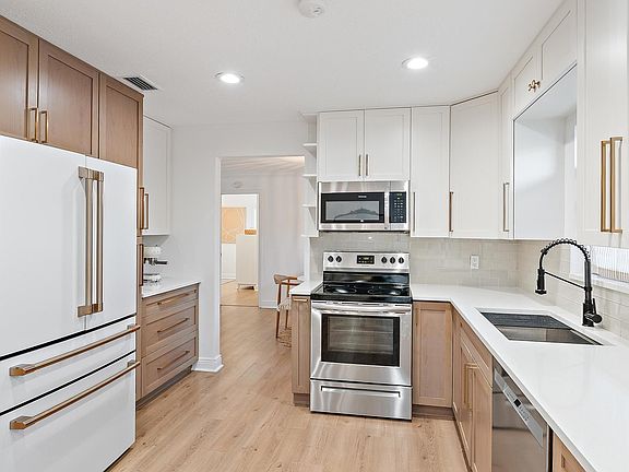 3rd image of 4303 Elm Avenue