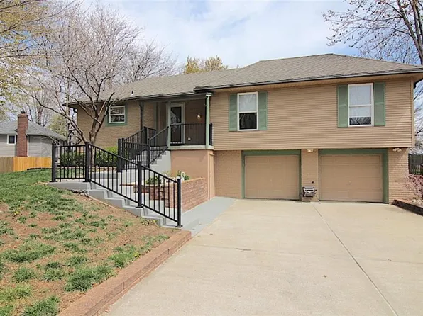 225 N Woodson Dr, Raymore, MO 64083