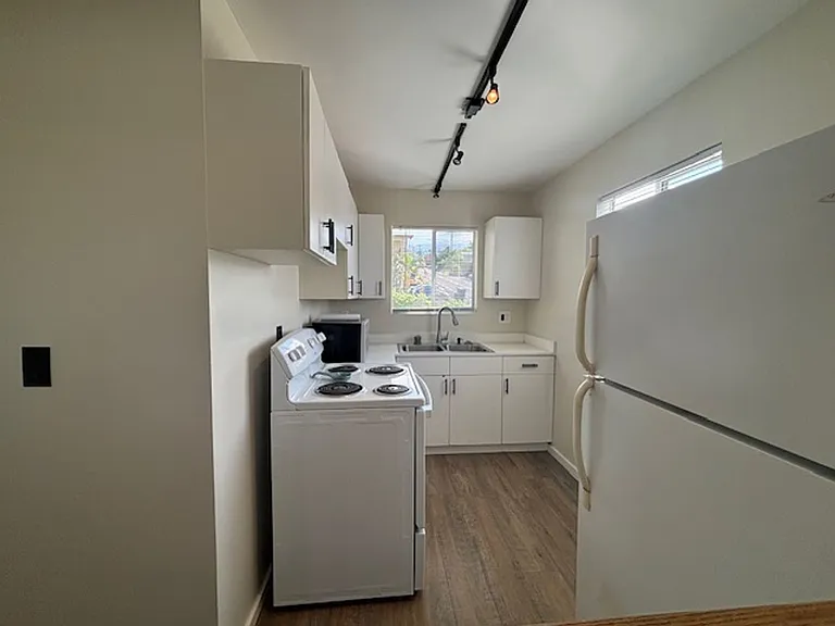 75-177 Kalani St — Photo 3
