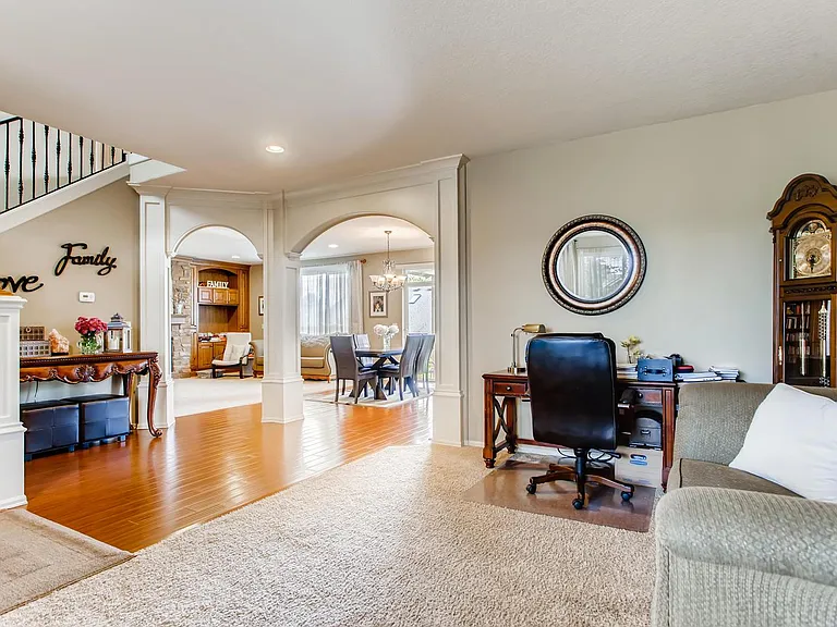 4805 NE 50th Ct — Photo 2