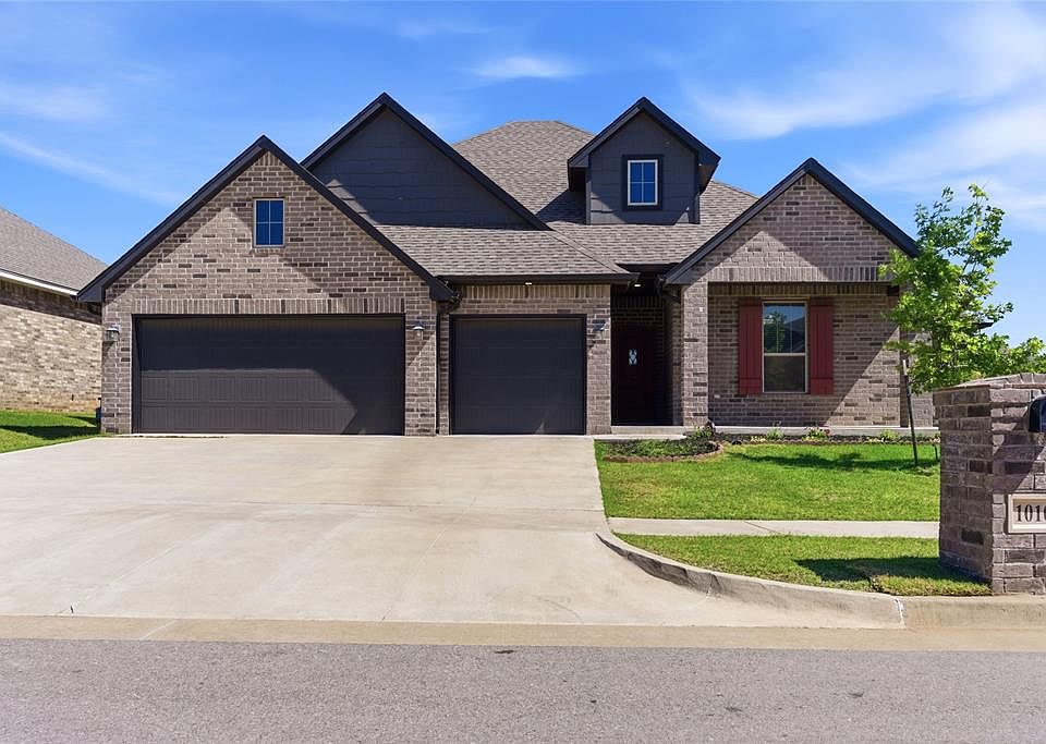 1st image of 10101 NW 139th Cir