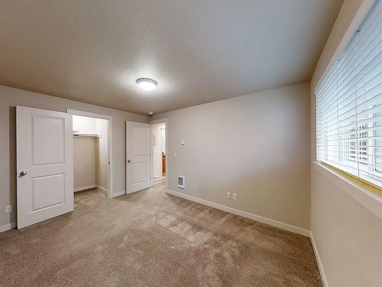 Sunset Court Apartments — Photo 12