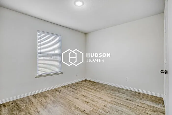 2027 Clay St — Photo 7