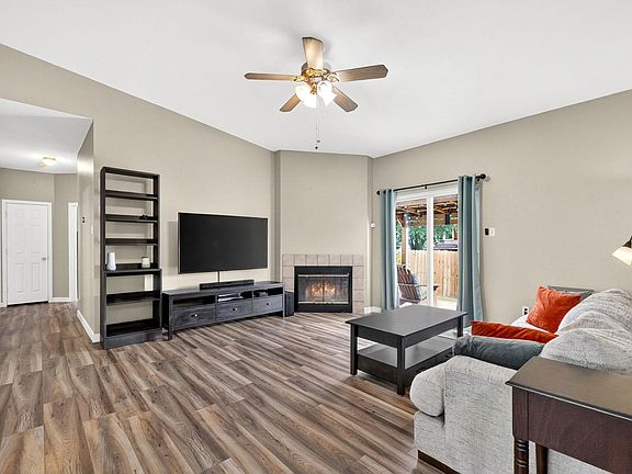 4th image of 1100 Mira Loma Ln