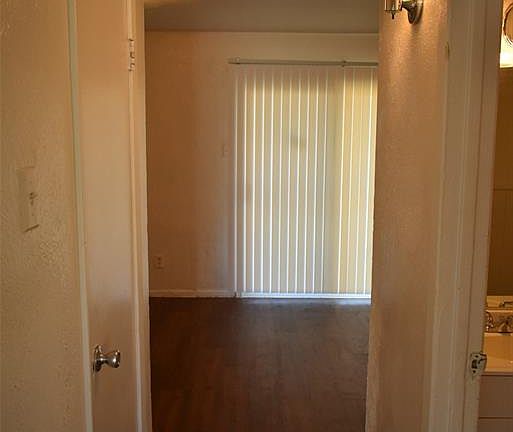 3rd image of 5231 Grovewood St