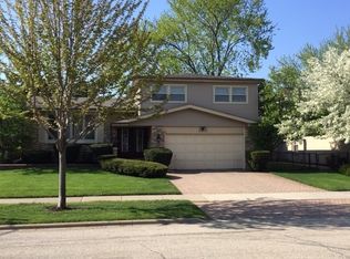 2415 E Michael Manor Ln, Arlington Heights, IL 60004