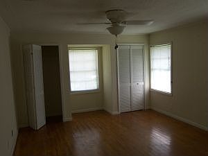 3rd image of 134 Willis Ave