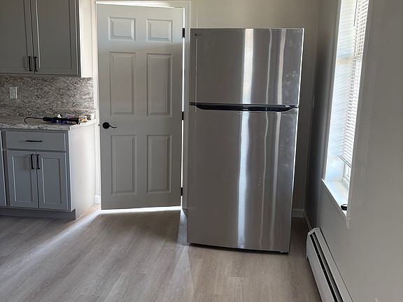 5th image of 2136B Grace Ave #A