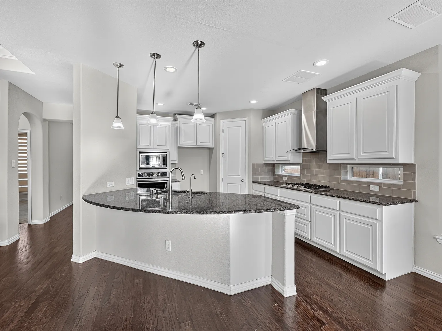 5 bed, 3460 sqft, $3,750 — Photo 3