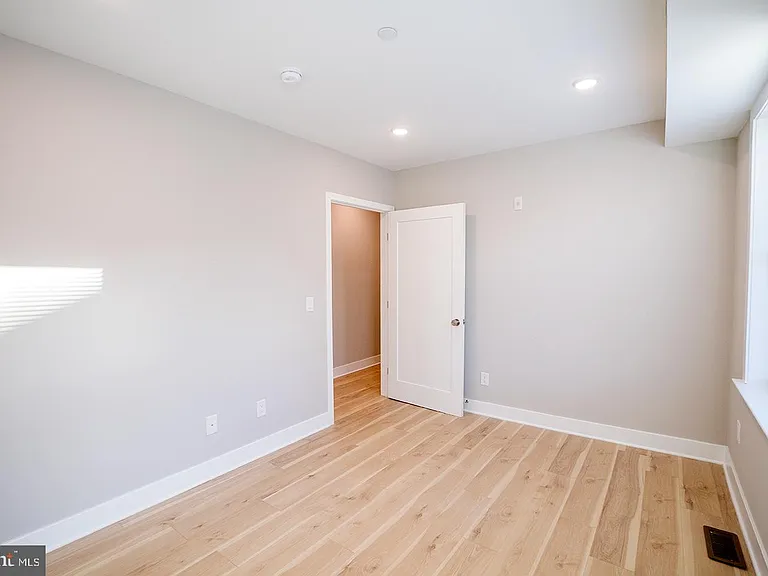 4926 Locust St #1 — Photo 5