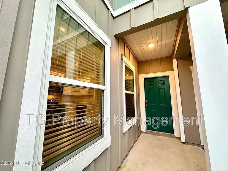 336 Aralia Ln — Photo 2