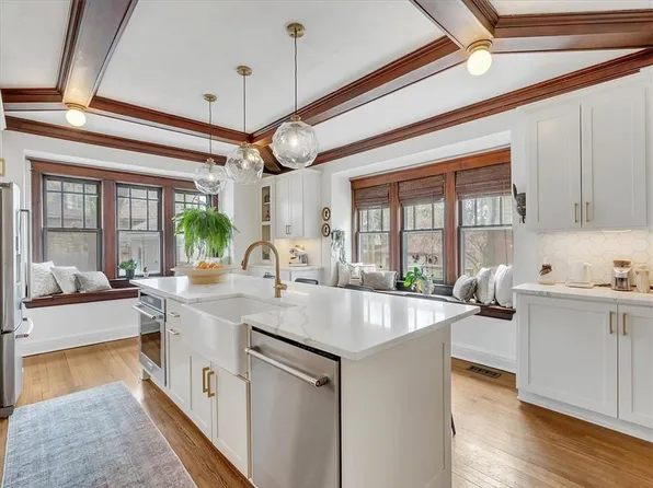 3721 Pennsylvania Ave, Kansas City, MO 64111