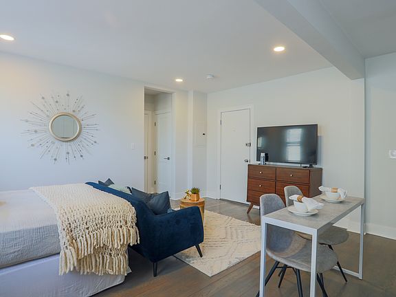 3rd image of 100 Queensberry St #18