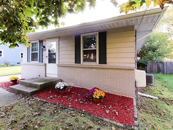3rd image of 1649 Hanchett Ave NW