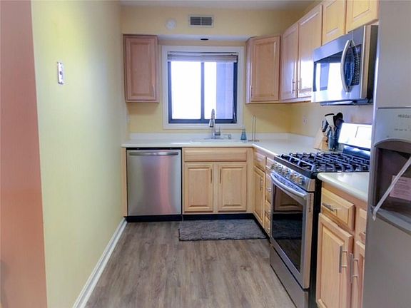 4th image of 650 E Greenwich Ave APT 5-404