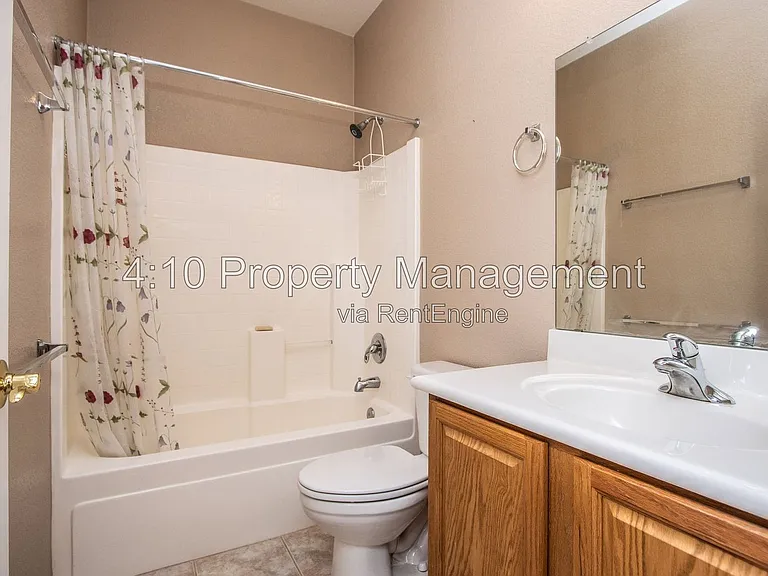 951 E Bellerive Pl — Photo 22