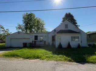 1569 Raymond St, Lakemore, OH 44250