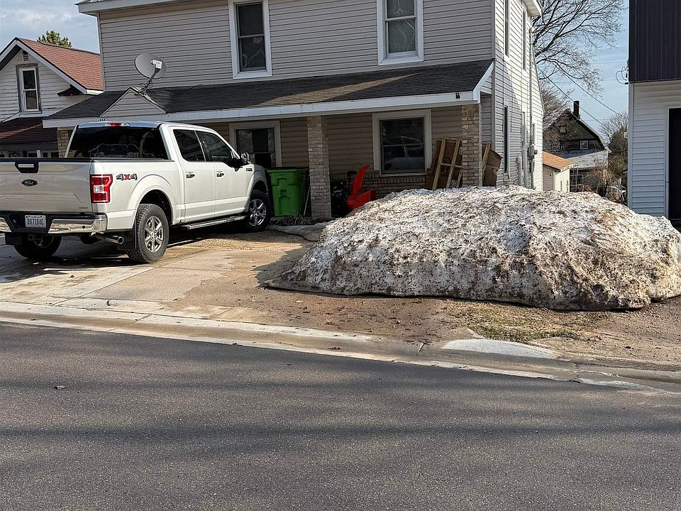 1st image of 116 W Varnum St