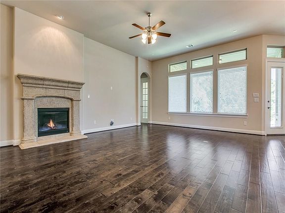 5th image of 905 Sonoma Dr