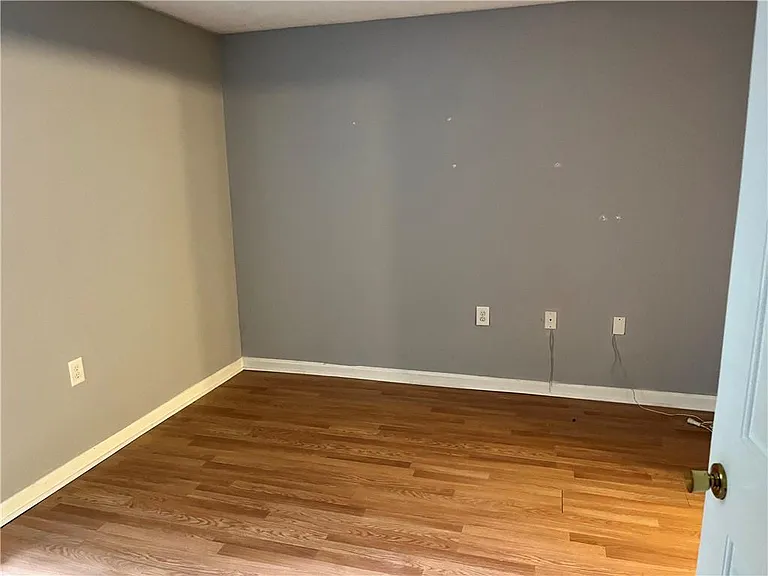 612 Granville Ct — Photo 17