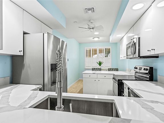 3rd image of 5520 N Harbor Village Dr APT 204
