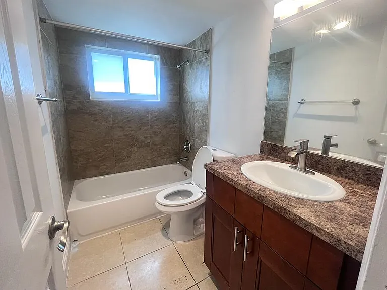 520 NE 44th St — Photo 2