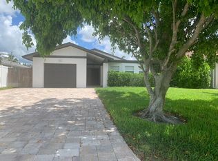 541 104th Ave N, Naples, FL 34108